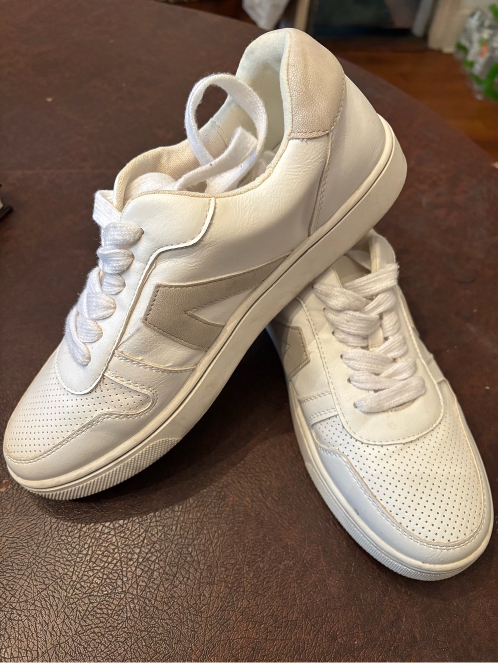 Women’s Sneakers Size 8 1/2 MIA Brand